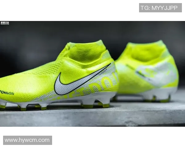 耐克球星款足球运动鞋:突破极限的速度与精准,助力赛场荣耀 耐克球星款足球运动鞋:突破极限的速度与精准,助力赛场荣耀