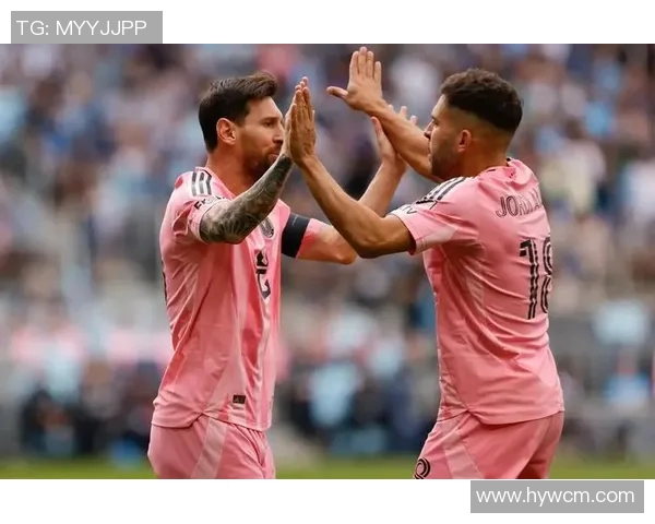 足球场上的默契瞬间 众星同笑传递友谊与荣耀 足球场上的默契瞬间 众星同笑传递友谊与荣耀