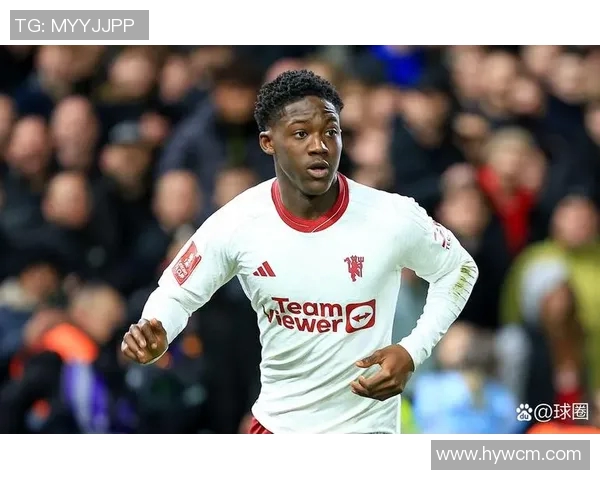 足球球星背后的理发师揭秘：他们如何打造球场上的独特造型