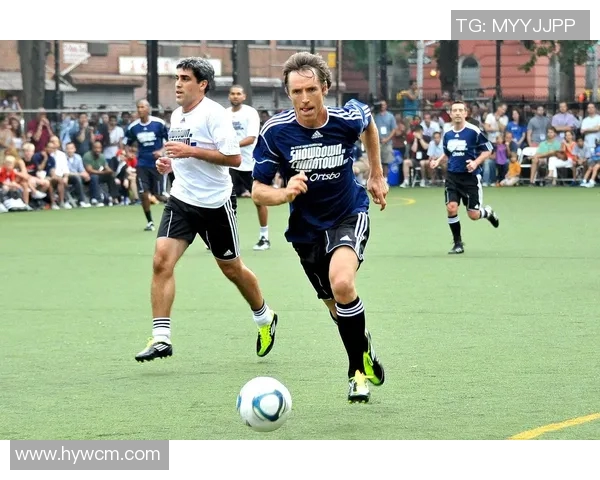 足球球星收入纳税方式解析及税务合规管理深度探讨 足球球星收入纳税方式解析及税务合规管理深度探讨